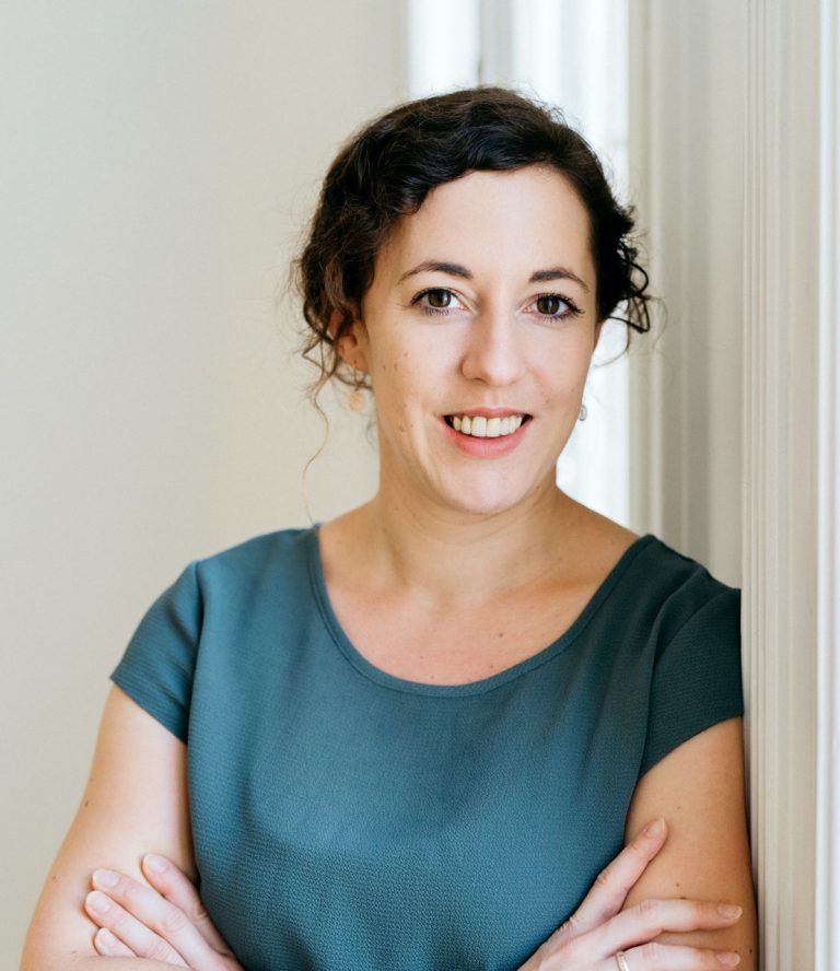 Carina Dinhof klein 768x888