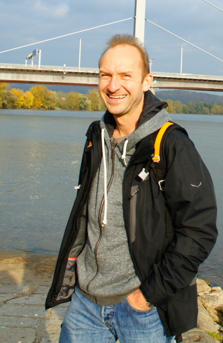 portrait donau klein 768x1179