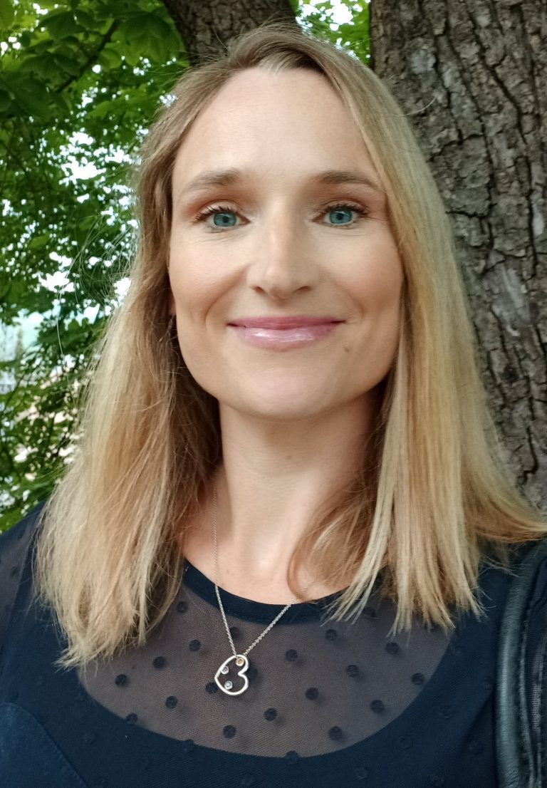 Foto Conny 2022 768x1106