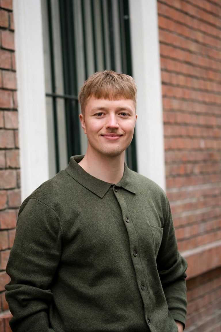 Felix 1485 final 3 768x1152